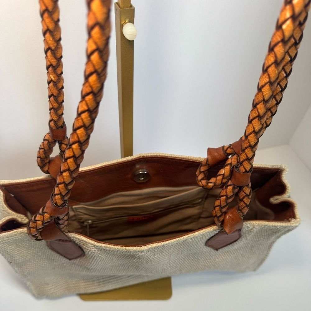 Jenny and the boys woven raffia or straw tote bag - Picture 6 of 11